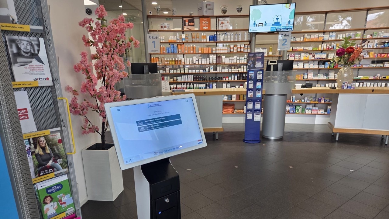 Queue management ticketing kiosk at Apotheek Nieuwland
